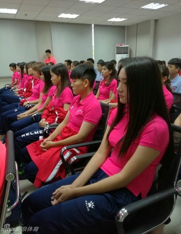 神似关晓彤的女高中生,关晓彤足球女孩