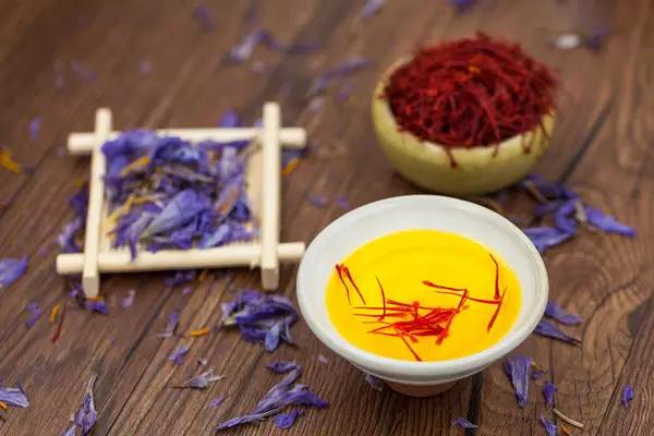 藏红花花朵真假区别图,藏红花压扁真假辨别视频