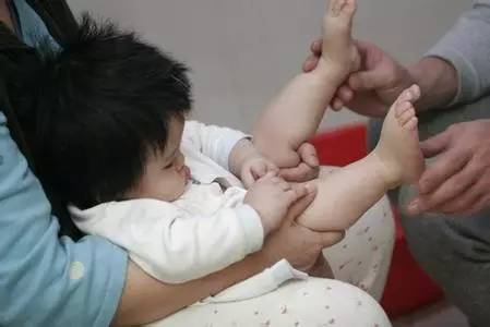 到底该不该给新生儿把屎把尿,把屎把尿有必要吗