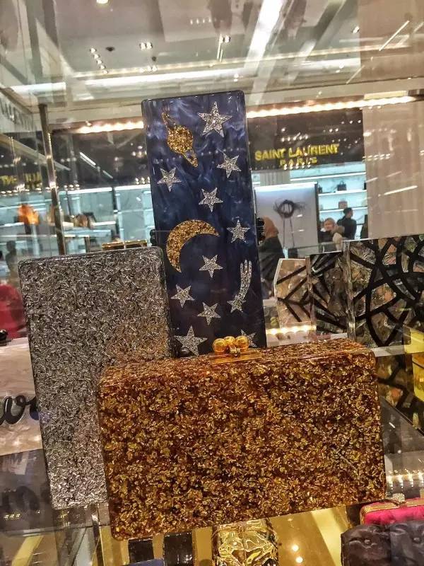 公司年会礼服鞋子怎么搭配,年会晚宴着装要求通知