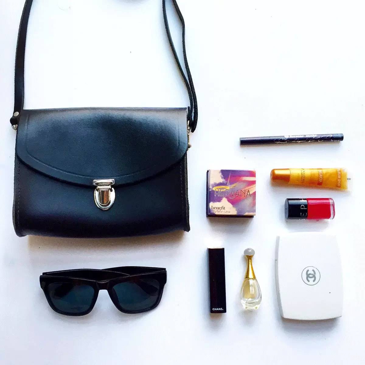 粉丝寄来了一箱包包,粉丝发来的包裹