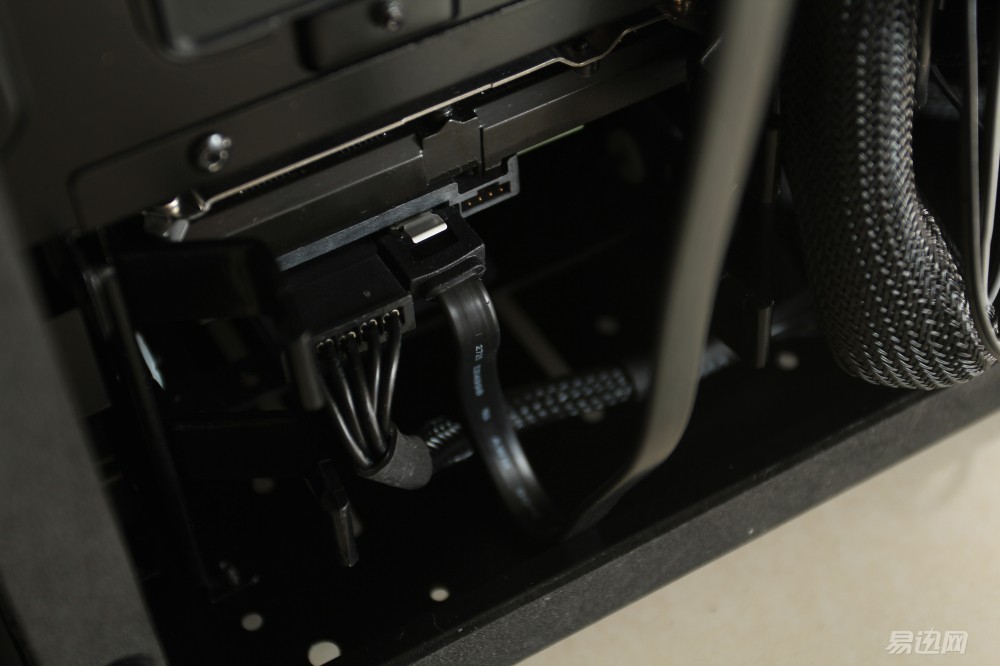 追风者515机箱可以装大主板吗,华擎b150装nvme