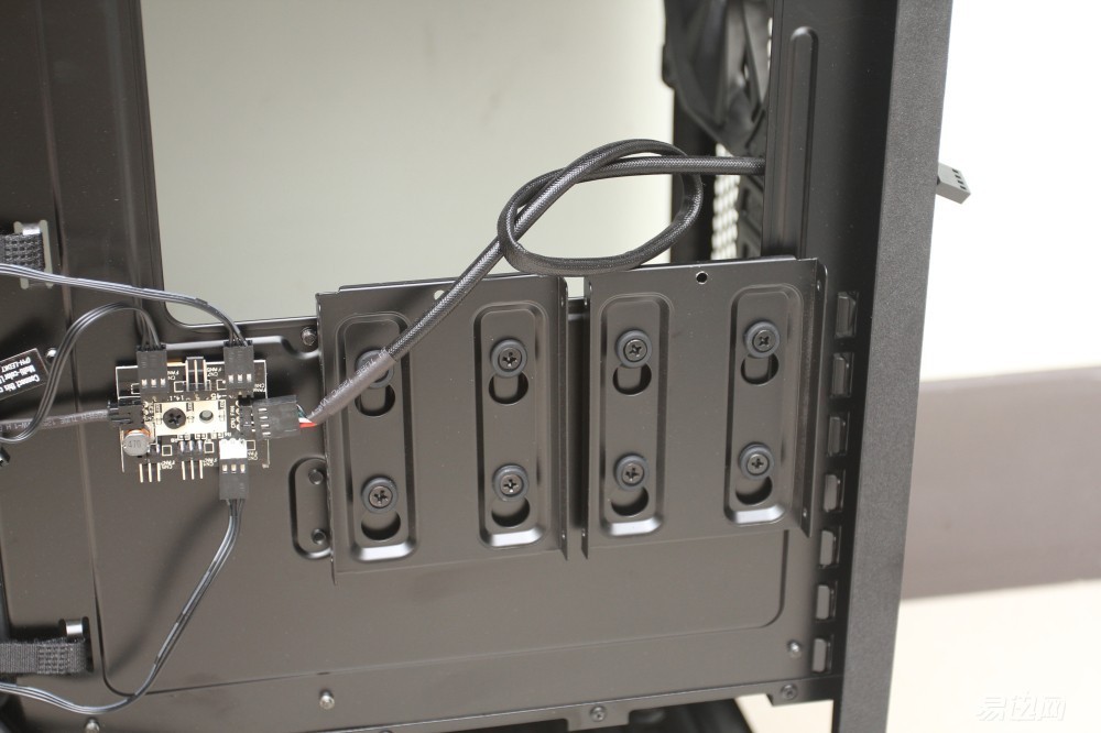 追风者515机箱可以装大主板吗,华擎b150装nvme