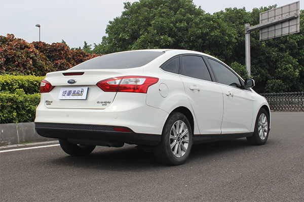 2013年1.8l福克斯二手车油耗多少,福克斯2011款三厢经典手动油耗1.8