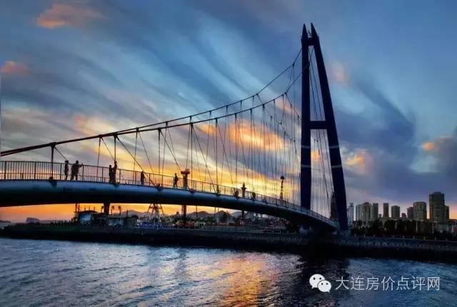 大连星海曾经的大船,大连星海广场标志性建筑是什么