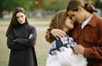 同学会遇到暗恋的人该怎么办,已婚男女同学会后频繁聊天