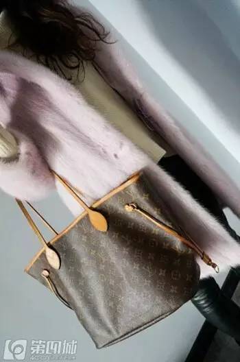 说奇葩丨买淘宝的都是low货?那你买个LV就能上天吗!