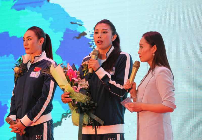 世界游泳冠军野外游泳,世界冠军小孩游泳