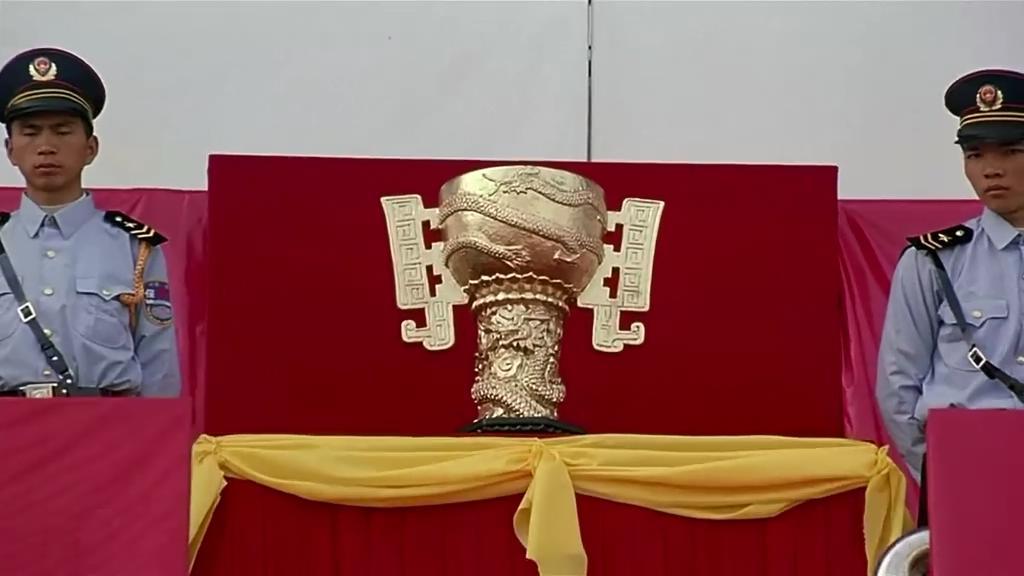 周星驰将少林足球踢进了世界杯,周星驰少林足球庆祝动作