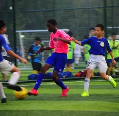 恒圣·胜瑞斯足球赛胜利闭幕中德小球员的差距到底在哪里?