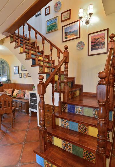 127平跃层装修现代简约风,跃层124平装修风格大全三房两卫