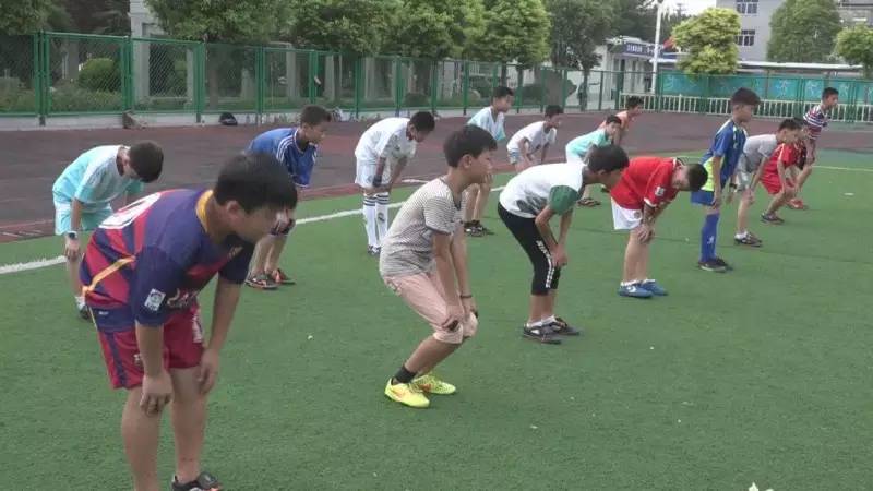 足球进校园的意义,足球进了校队