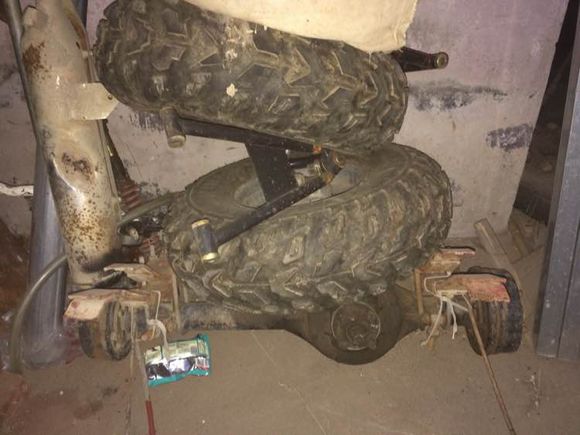 骑着摩托车去野钓,骑电动摩托车去钓鱼