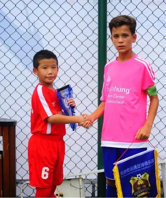 恒圣·胜瑞斯足球赛胜利闭幕中德小球员的差距到底在哪里?