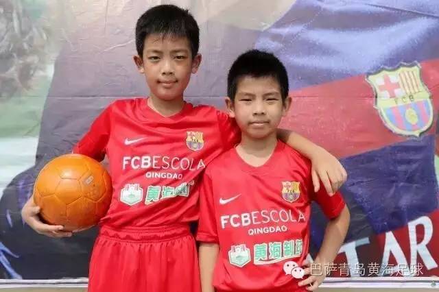 他们因梅西而结缘足球，中国足球名宿之子也爱巴萨