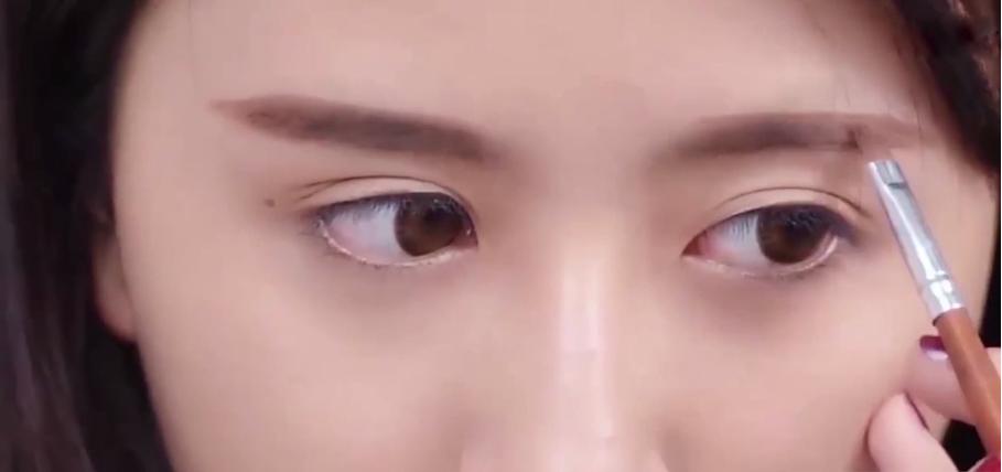 化妆教程视频新手入门,化妆新手入门必备产品