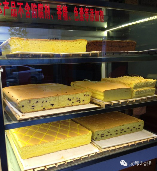 这个挨着成都建设巷的新新社区，看起来好像很好吃。