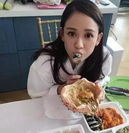 陈乔恩偏爱偶像剧,40岁仍坚信一见钟情的陈乔恩