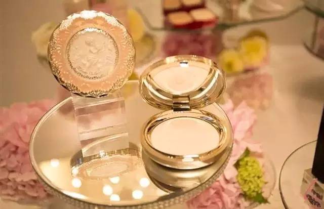 看了2018大牌的秋冬彩妆新品,2018秋冬彩妆必入合集