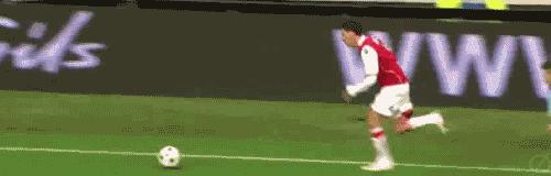 如何在足球球场上装x,在家就能练的足球技巧增加球感