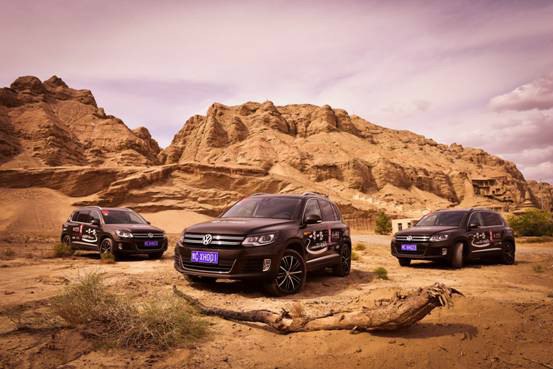 超多美图慎入！开神车，走丝路，这些不可思议的美景就在中国！