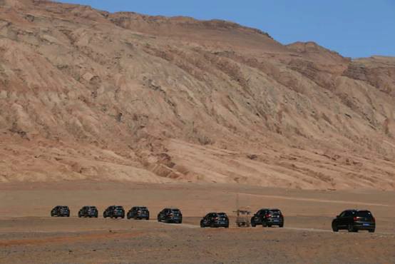 超多美图慎入！开神车，走丝路，这些不可思议的美景就在中国！