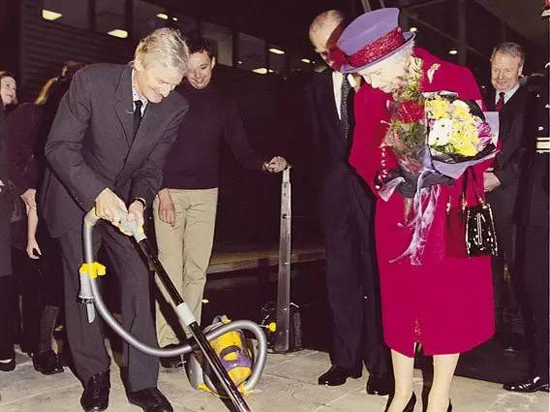 王室白宫都在用他的发明，他本人最爱搜集飞机汽艇