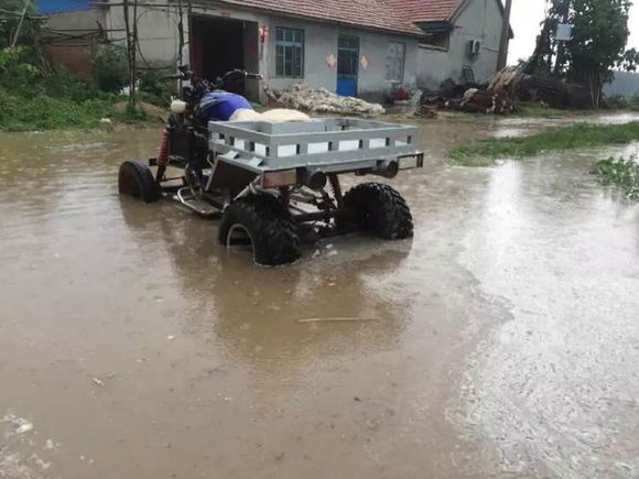 骑着摩托车去野钓,骑电动摩托车去钓鱼