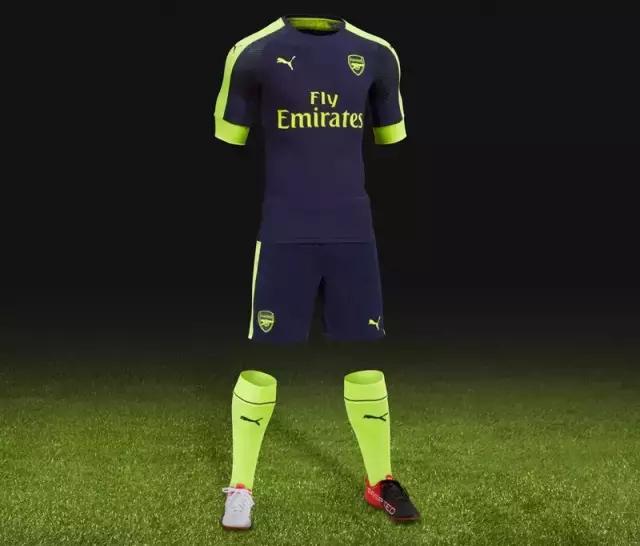 新赛季值得买的装备,23-24赛季蓝十字主场球衣