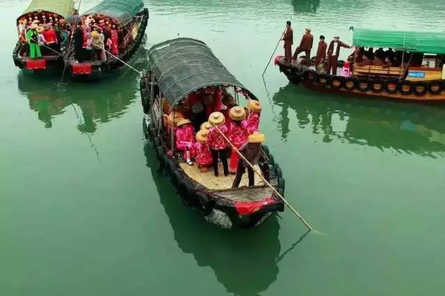 这是一份大亚湾霞涌的简历，请双手拿好并传递下去！