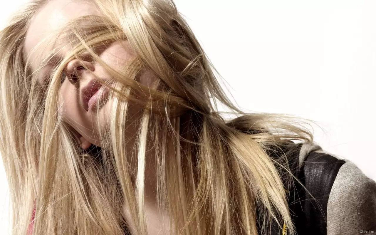 艾薇儿·拉维尼（AvrilLavigne），不仅长得漂亮，歌唱的也相当棒