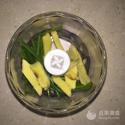 鲜汁四溢的小笼汤包——附详细包子手法图