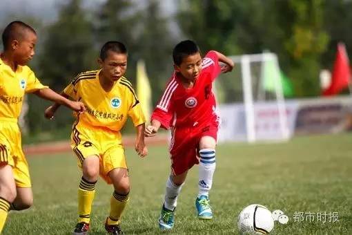 又是别人家的孩子！全省最会踢球的小朋友都在泸西比赛