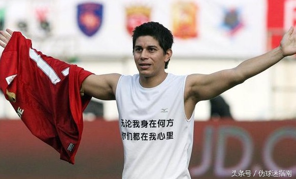 足球运动员是做什么的,足球球员是干什么的