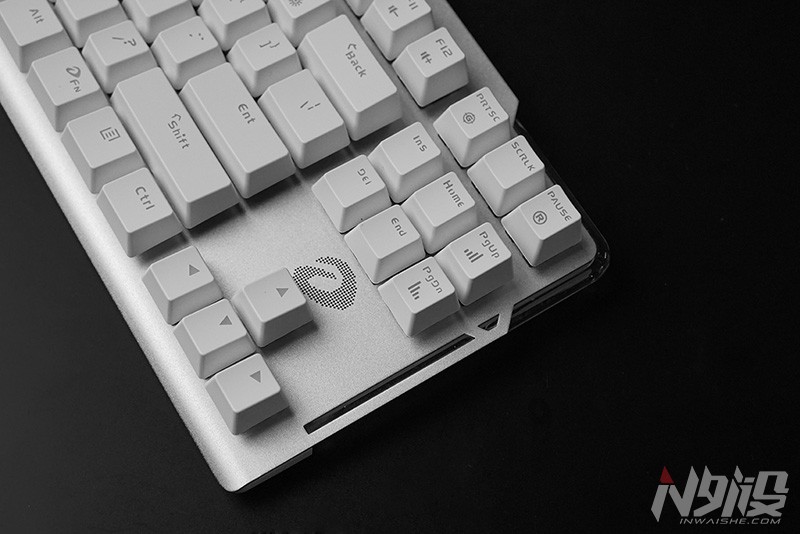 键盘也玩水冷?达尔优水耀EK815机械键盘拆解评测