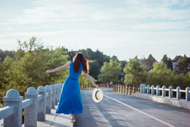 小女子暑假被老爸骗去代酒，莫名其妙被一官二代小弟搭讪嫌弃！