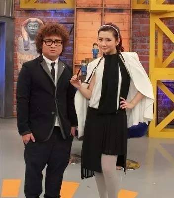 奔跑吧撕名牌李晨黄景瑜郑恺,黄景瑜对战李晨这个是什么综艺