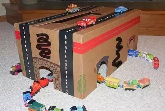 废旧纸箱手工制作玩具收纳架,废旧纸箱手工益智玩具