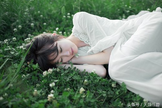 读别人自身经历,读别人的文章应该是诵读还是朗读