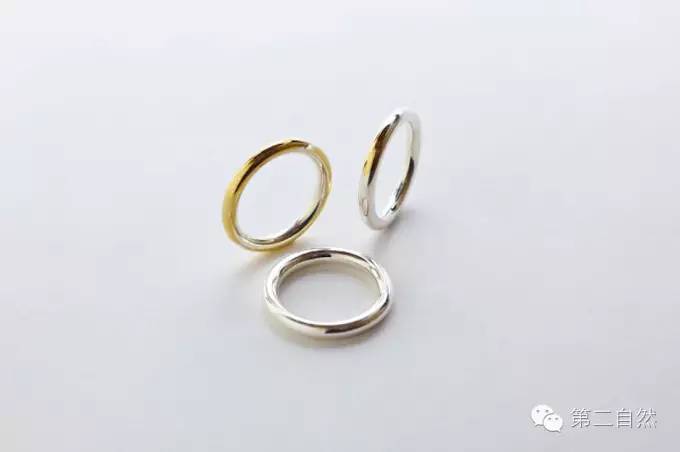 逆天啦，日本人设计出一枚银戒指，戴着戴着就变成了金戒指！