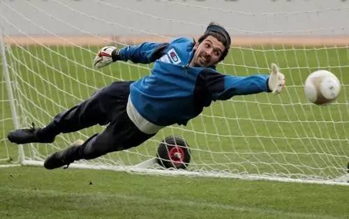 足球基础动作与实战,足球新手入门基本知识动作