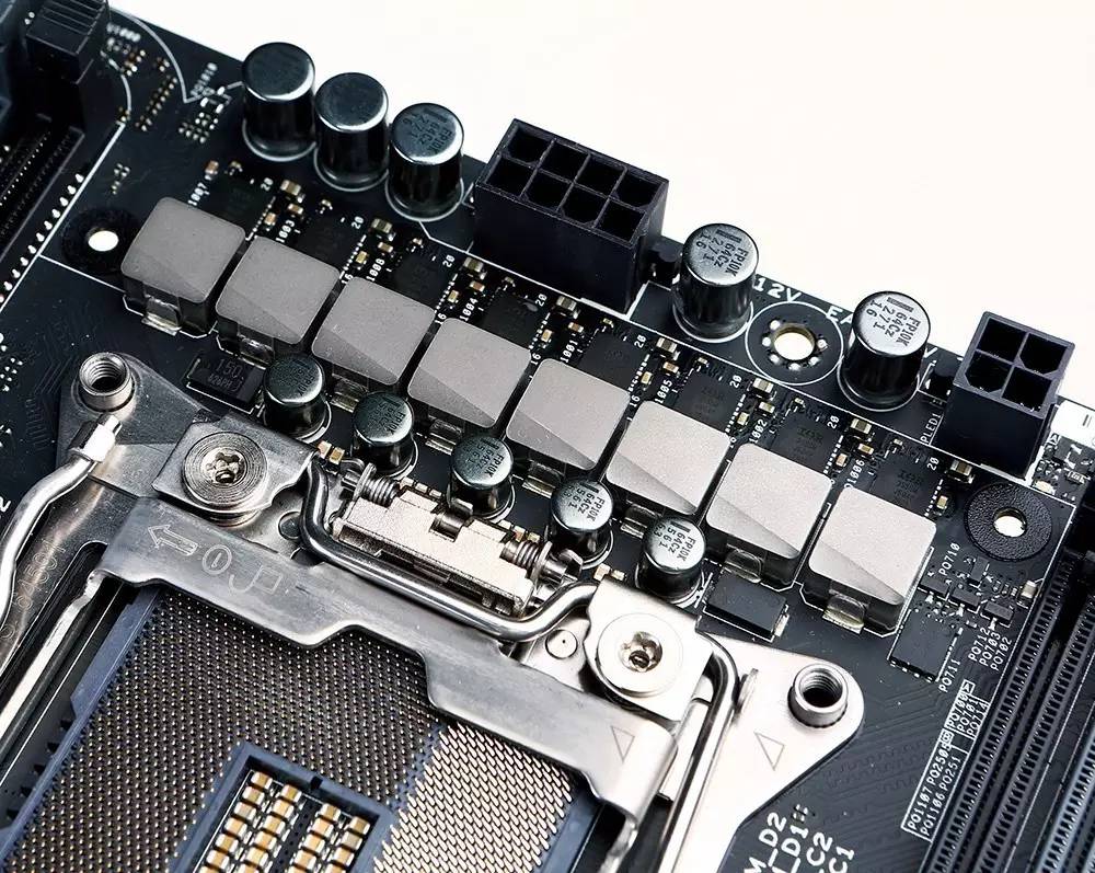 r5e10周年配什么机箱,r5e主板功能介绍