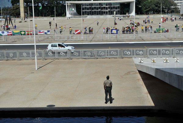 走进神秘的巴西总统府，黑衣警卫寸步不离