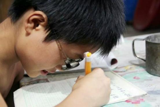 小小年纪就近视,很小就近视两千度怎么办