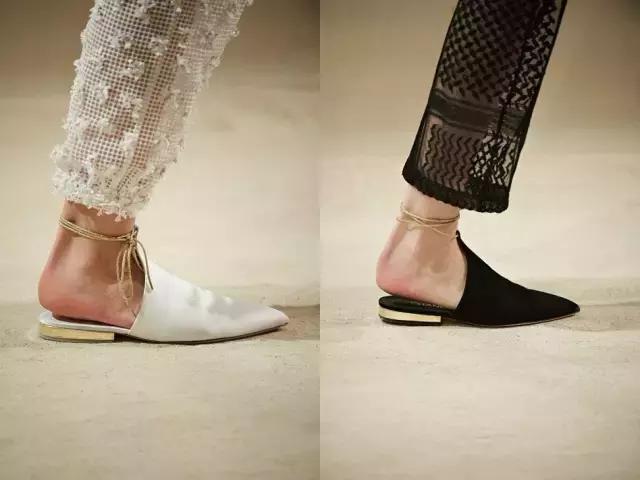 自从穿上这些拖鞋，就是那么自信