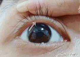 美瞳线是精细活，不能太粗或者太细，刚刚好才是最好