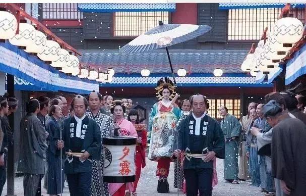 菜菜绪霸气,菜菜绪黑裙礼服