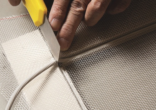 折叠隐形纱窗拆卸更换方法视频,伸缩式纱窗自己更换窗纱视频