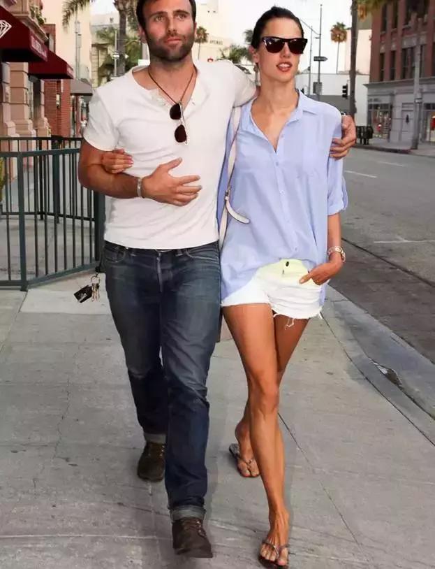 小粗腿能不能穿短裤,小粗腿不适合穿短裙