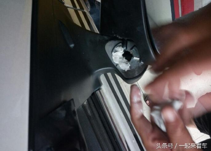汽车后视镜漆刮了如何修复,车停路边后视镜被刮了怎么办